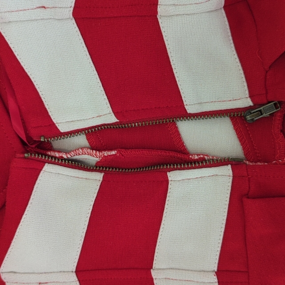 Strapless Red stripe tube top with zipper back - Picture 9 of 9